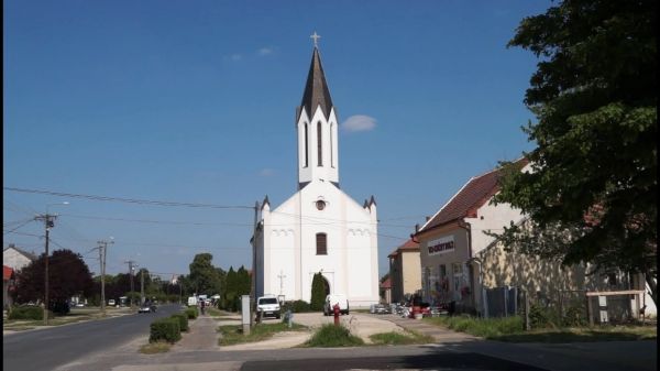 Egyre többen látogatják a katolikus szentmiséket Beleden