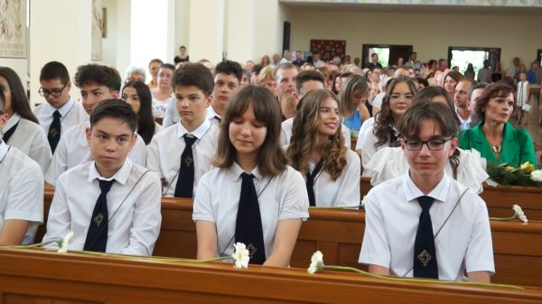 Elballagtak a csornai katolikus iskola végzős diákjai