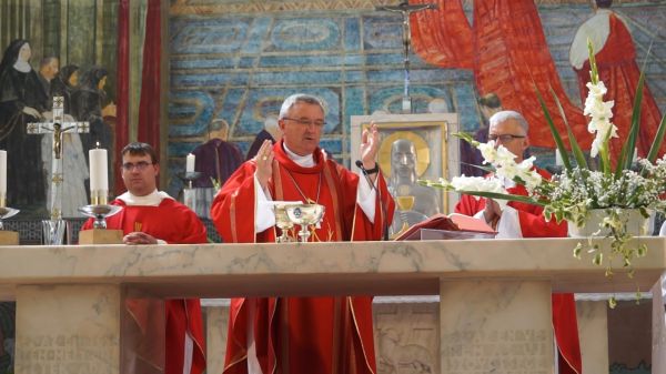 Püspöki szentmise a csornai Jézus Szíve templomban