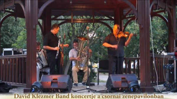 Zenepaviloni koncert a Canarro együttessel