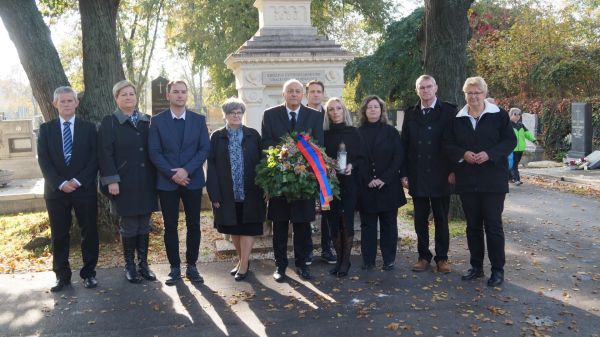 Halottak napi koszorúzás Kapuváron