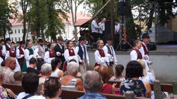 Vendégjárás című műsor a Csornai Premontrei Parkban