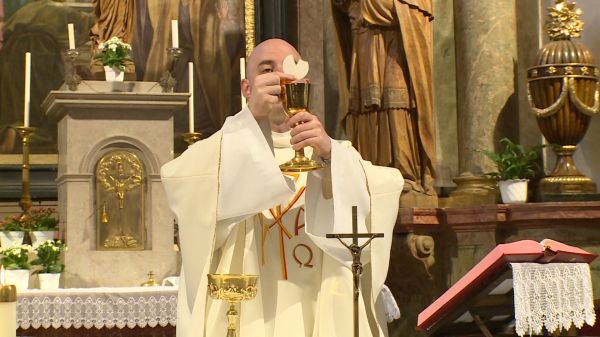 Nepomuki Szent János vértanúra emlékeztek a csornai premontrei templomban